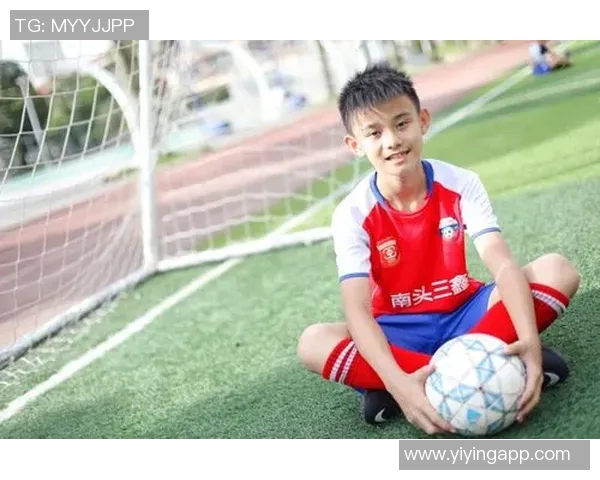 绿茵场上的爱恋旋律足球明星与平凡女孩的浪漫故事