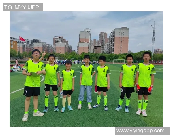 足球明星的日常生活揭秘从训练到休闲的多彩人生